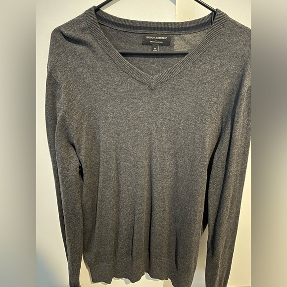 Banana Republic Light Sweater V-Neck - Premium Luxe Yarn - Black Men’s Medium M - Picture 1 of 3